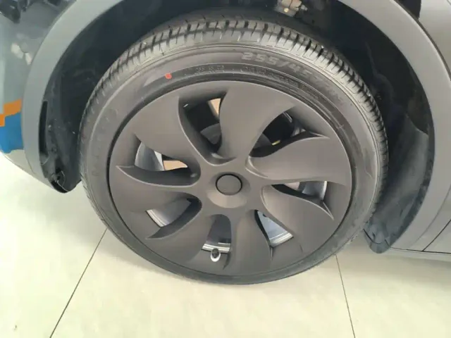 Tesla Model Y — Фото автомобиля 22