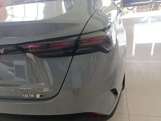 Geely Binrui — Фото автомобиля 7