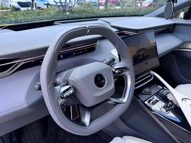 Lotus Eletre — Фото автомобиля 6