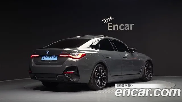 BMW i4 — Фото автомобиля 2