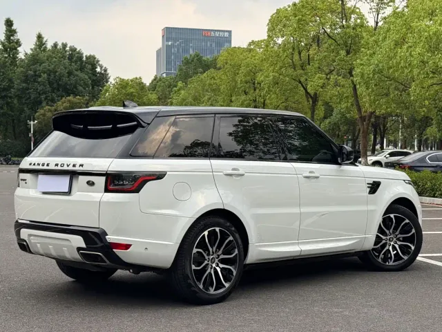Land Rover Range Rover Sport 2022 3.0 L6 Gloss Black Edition — Фото автомобиля 5