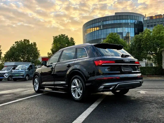 Audi Q7 — Фото автомобиля 3