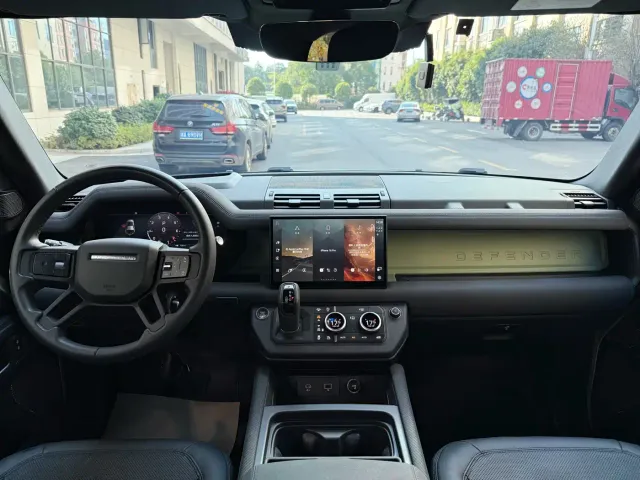 Land Rover Defender — Фото автомобиля 14