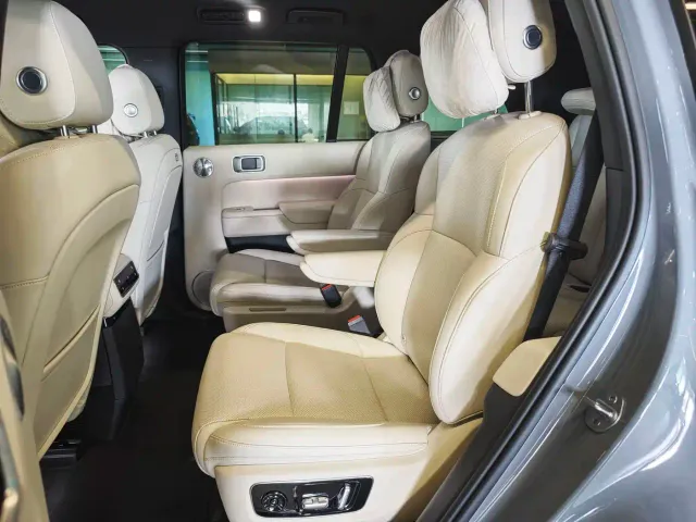 Li Auto L8 — Фото автомобиля 5