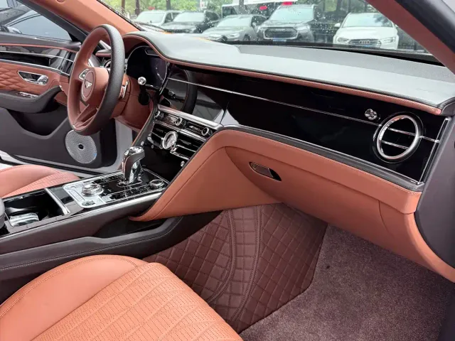 Bentley Flying Spur — Фото автомобиля 6