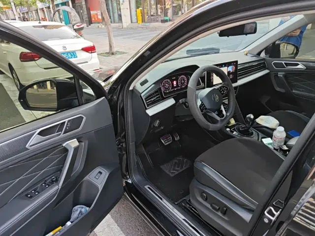 Volkswagen Tiguan L — Фото автомобиля 13