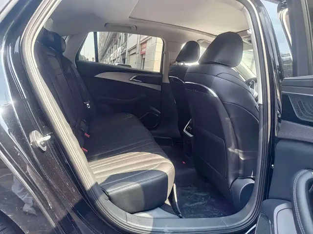 Hongqi H5 — Фото автомобиля 4