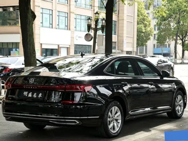 Volkswagen Passat — Фото автомобиля 10