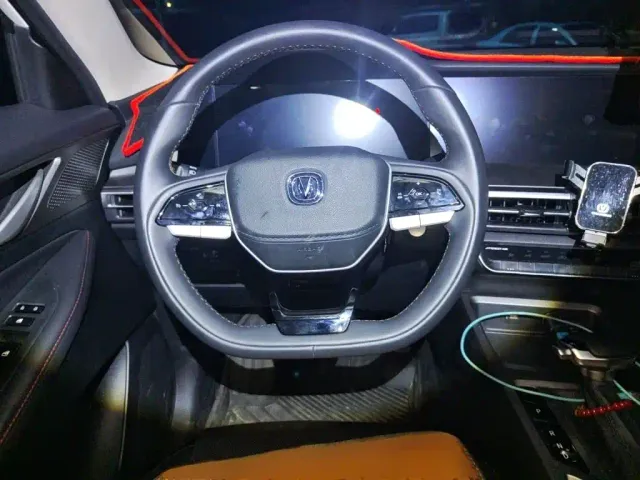 Changan CS35 Plus — Фото автомобиля 2