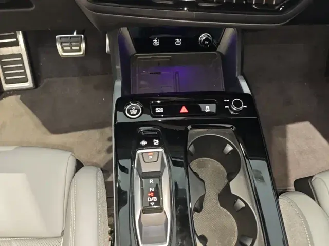 Audi Q6L e-tron — Фото автомобиля 13