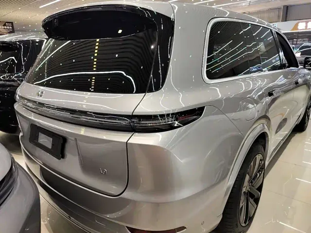 Li Auto L9 — Фото автомобиля 18