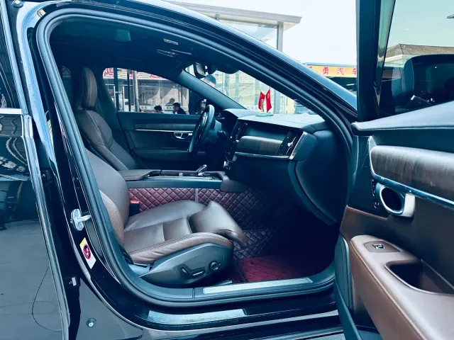 Volvo S90 — Фото автомобиля 6