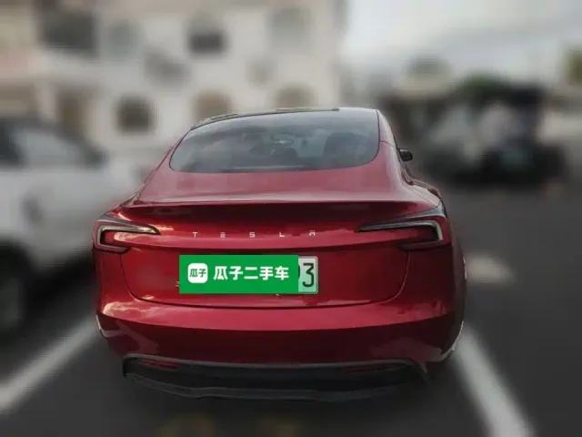 Tesla Model 3 — Фото автомобиля 3