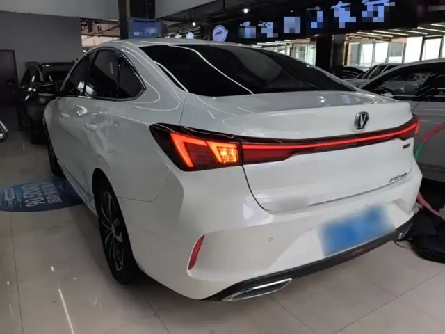 Changan Eado — Фото автомобиля 4