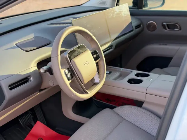 Li Auto i8 — Фото автомобиля 8