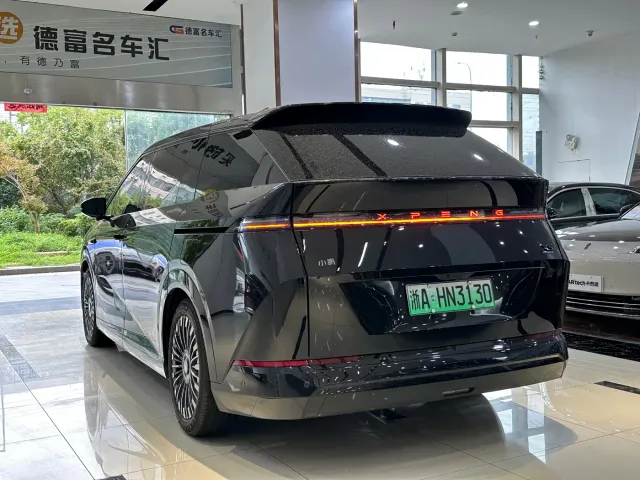 Xpeng X9 — Фото автомобиля 8