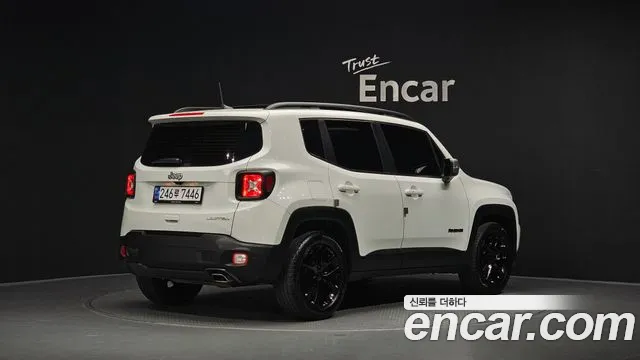 Jeep Renegade — Фото автомобиля 2