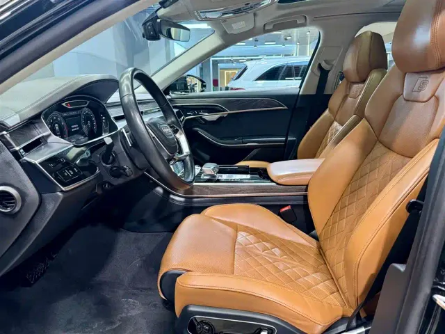 Audi A8 — Фото автомобиля 17