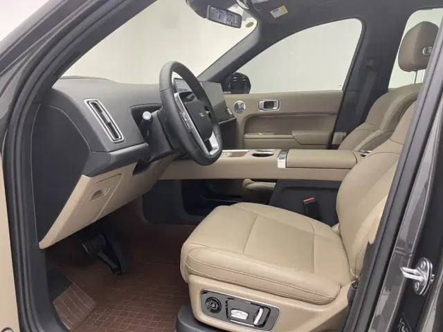Li Auto L9 — Фото автомобиля 17