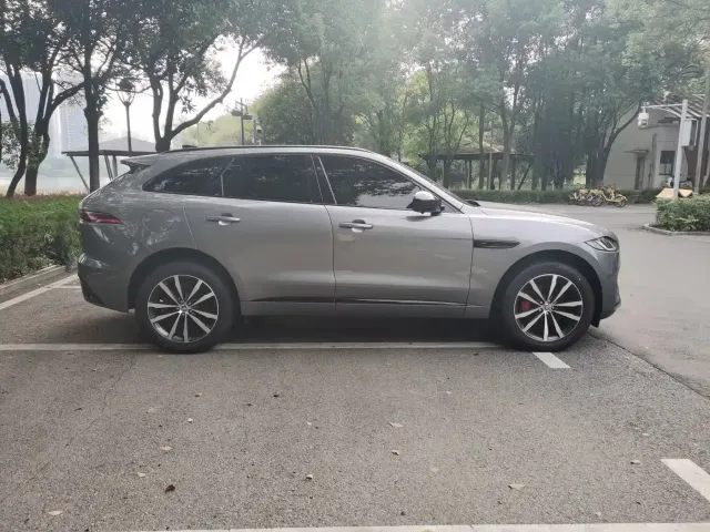Jaguar F-Pace — Фото автомобиля 7