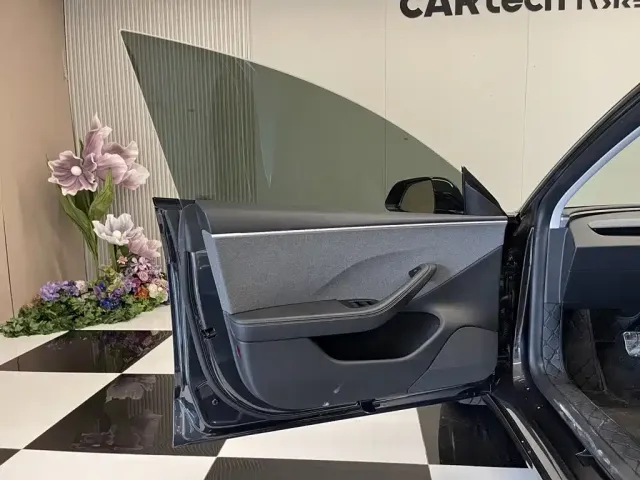 Tesla Model 3 — Фото автомобиля 16