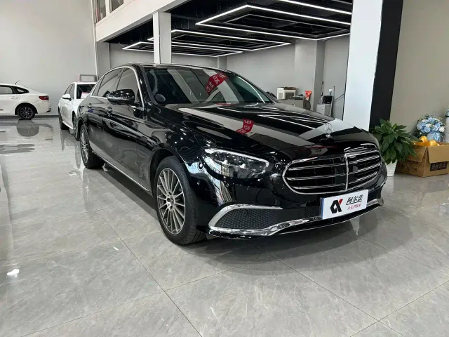 Mercedes-Benz E-Class — Фото автомобиля 3