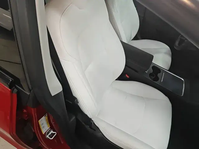 Tesla Model 3 — Фото автомобиля 24