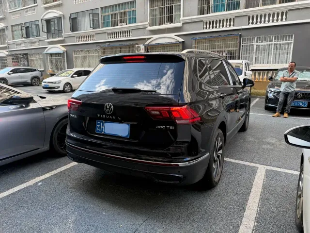Volkswagen Tiguan L — Фото автомобиля 2