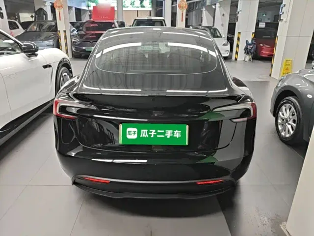 Tesla Model 3 — Фото автомобиля 5