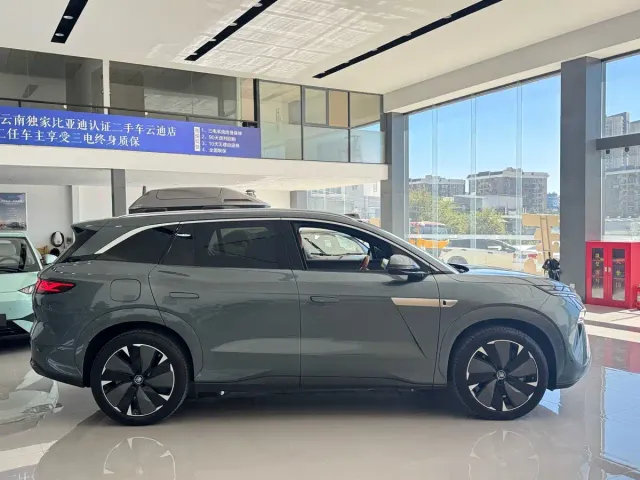 BYD Tang L — Фото автомобиля 6
