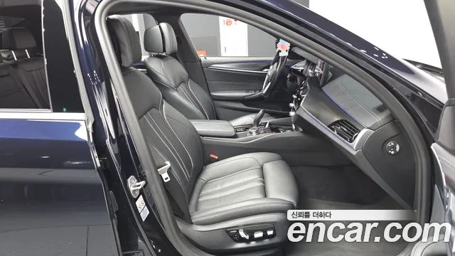 BMW 5 Series G30 — Фото автомобиля 11