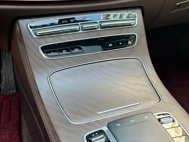 Mercedes-Benz E-Class — Фото автомобиля 18