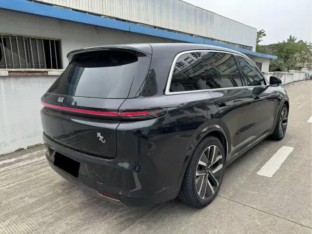 Li Auto L8 — Фото автомобиля 8