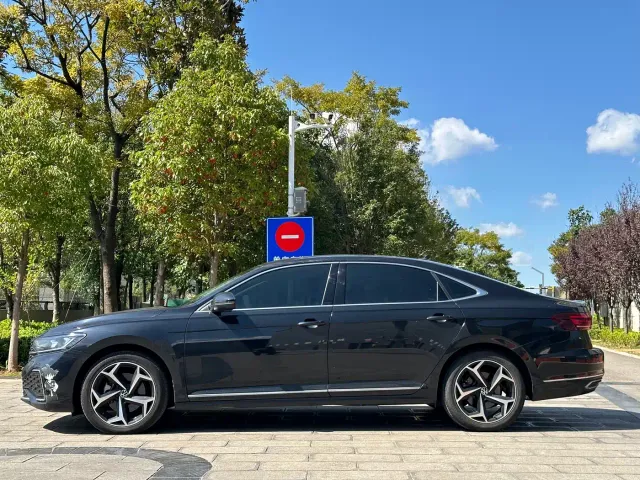 Volkswagen Passat — Фото автомобиля 4