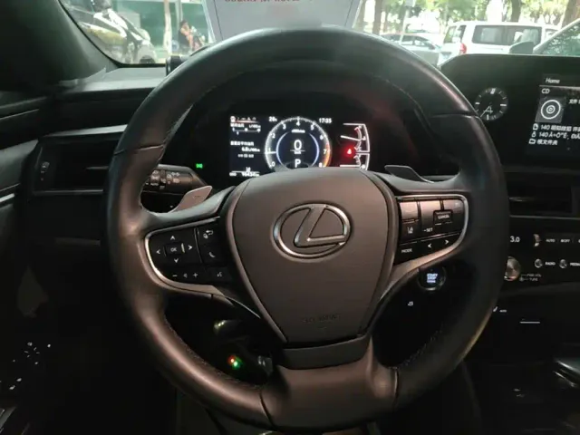 Lexus ES — Фото автомобиля 10