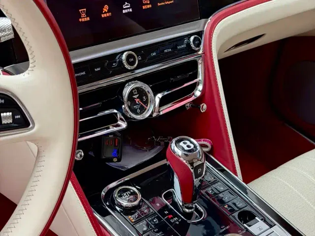 Bentley Flying Spur — Фото автомобиля 11