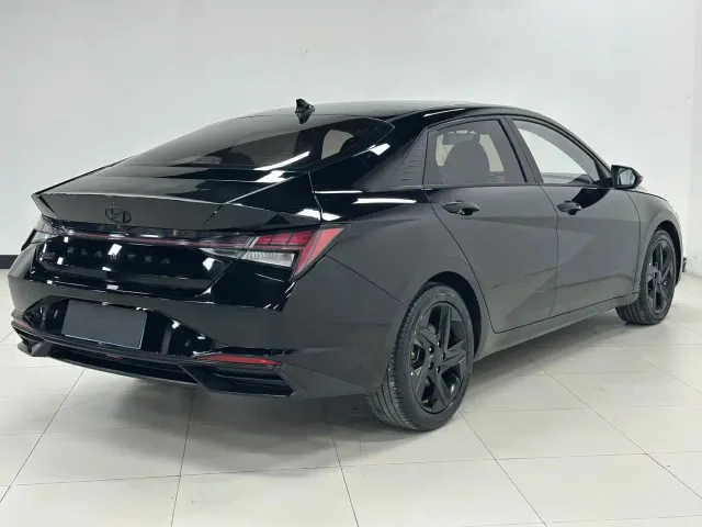 Hyundai Elantra — Фото автомобиля 4