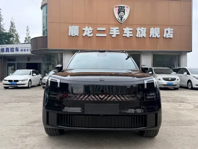 Lynk & Co 900 — Фото автомобиля 2