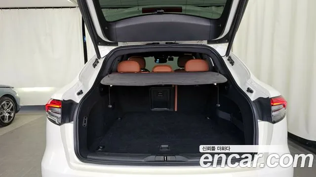 Maserati Levante — Фото автомобиля 20