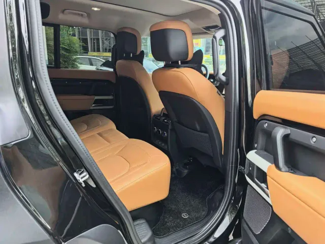 Land Rover Defender — Фото автомобиля 5
