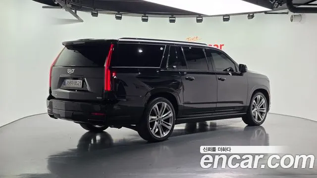 Cadillac Escalade 5th Gen — Фото автомобиля 2