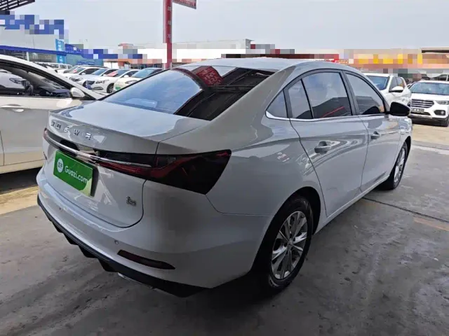 Roewe i5 — Фото автомобиля 6
