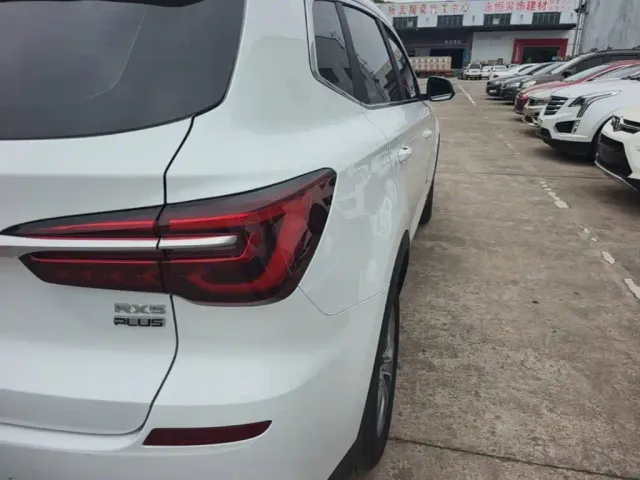 Roewe RX5 — Фото автомобиля 7