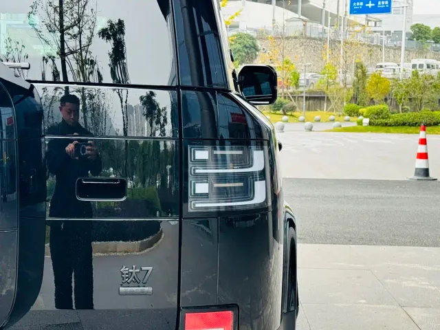 BYD FangChengBao Titanium 7 — Фото автомобиля 7