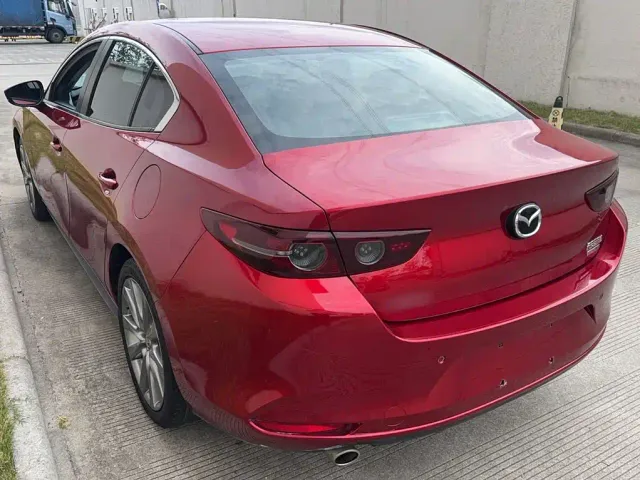 Mazda Axela — Фото автомобиля 12