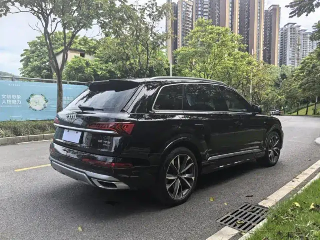 Audi Q7 — Фото автомобиля 7