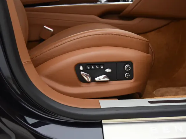 Bentley Flying Spur — Фото автомобиля 13