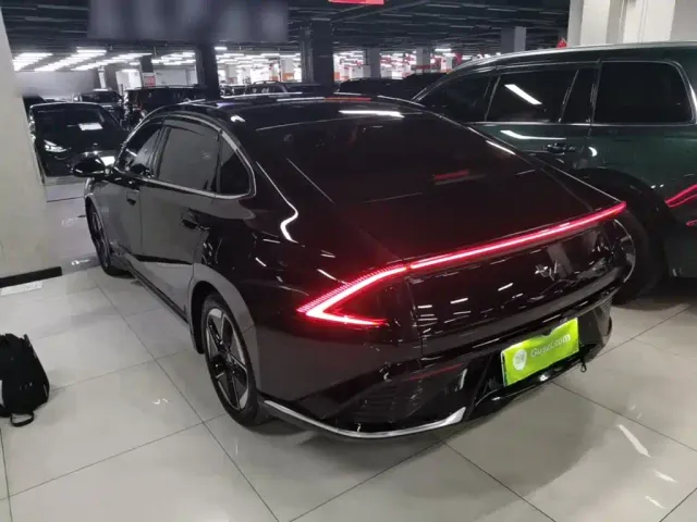 Wuling Starlight — Фото автомобиля 4