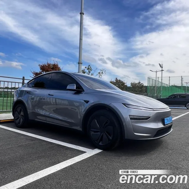Tesla Model Y — Фото автомобиля 6