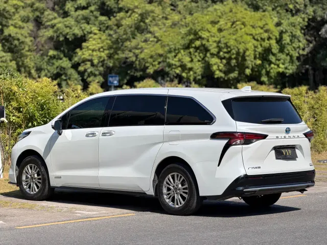 Toyota Sienna — Фото автомобиля 15